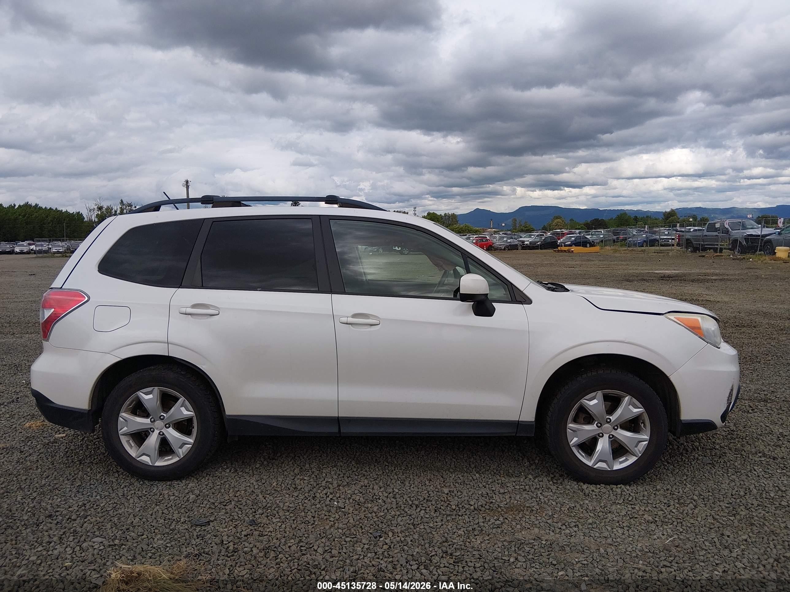 2014 Subaru Forester 2.5i/2.5i Premium White vin: JF2SJCBC5EH533809