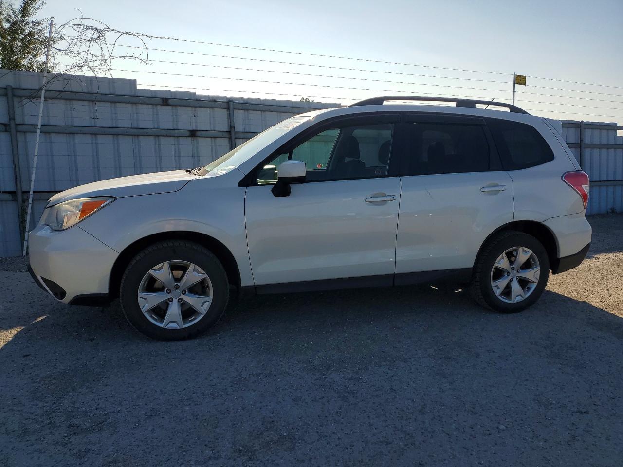 2015 Subaru Forester 2.5i Limited White vin: JF2SJCHC1FH475190