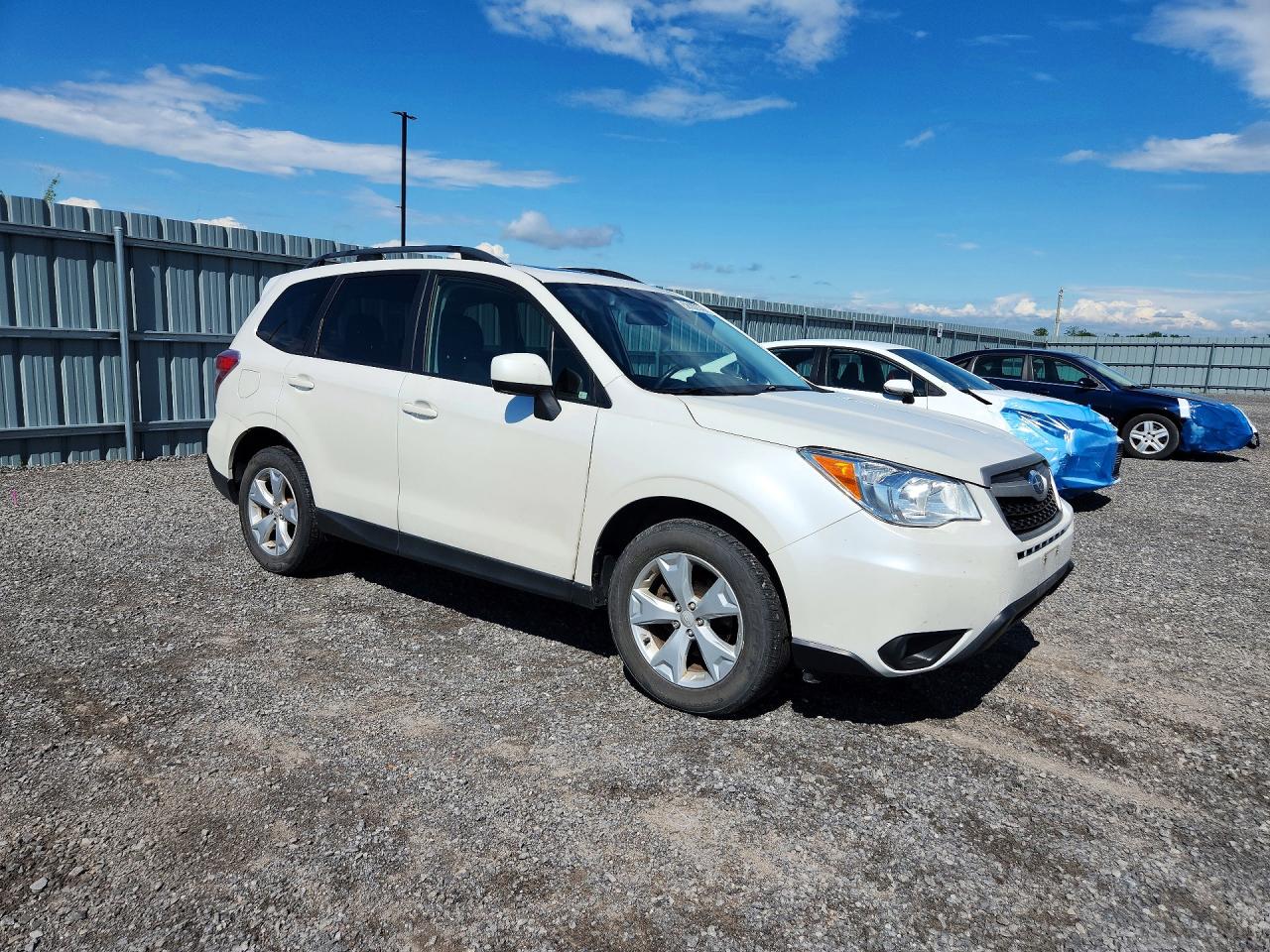 2015 Subaru Forester 2.5i White vin: JF2SJCNC0FH840656