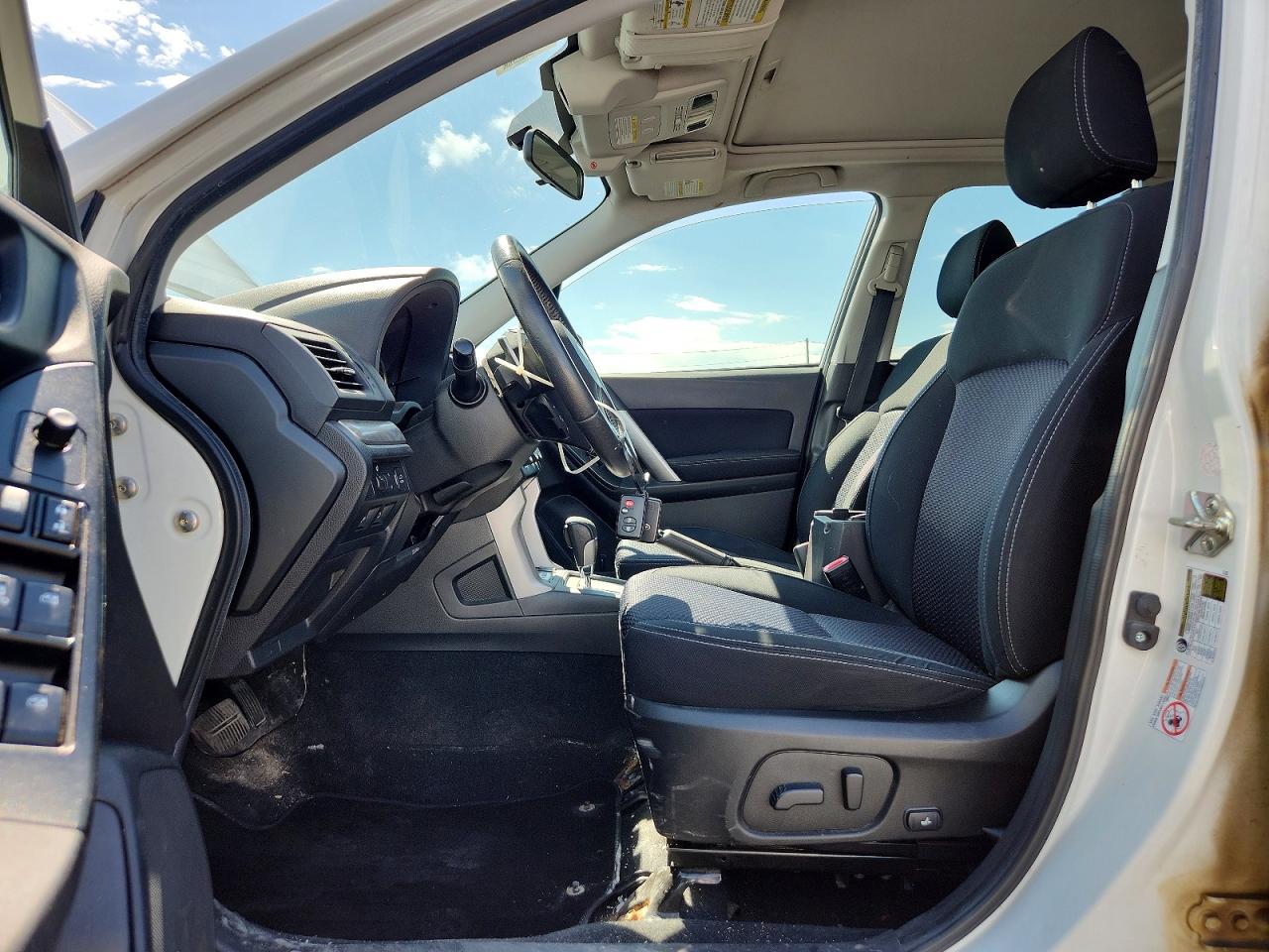 2015 Subaru Forester 2.5i White vin: JF2SJCNC0FH840656