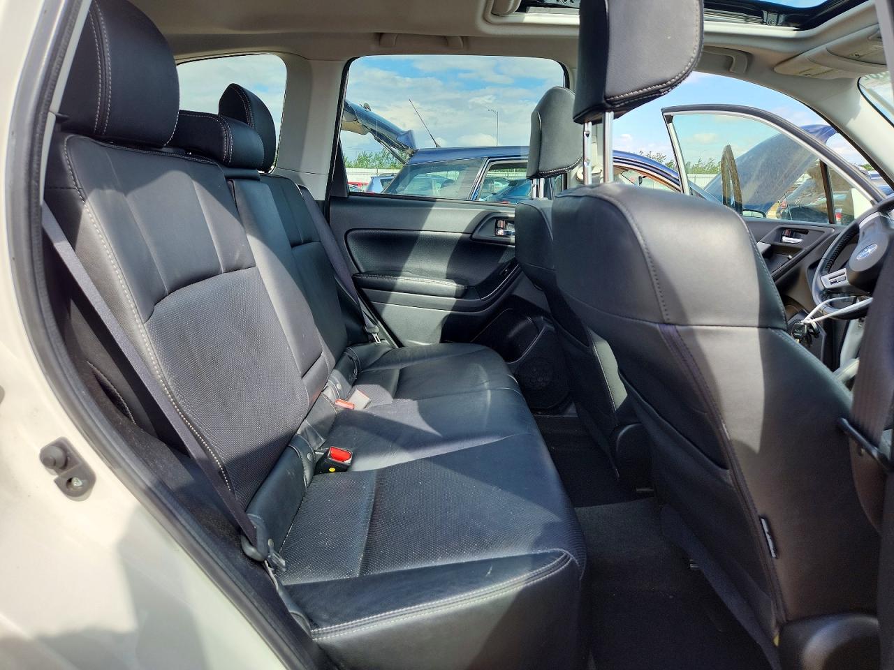 2015 Subaru Forester 2.5i Touring White vin: JF2SJCTC9FH419473