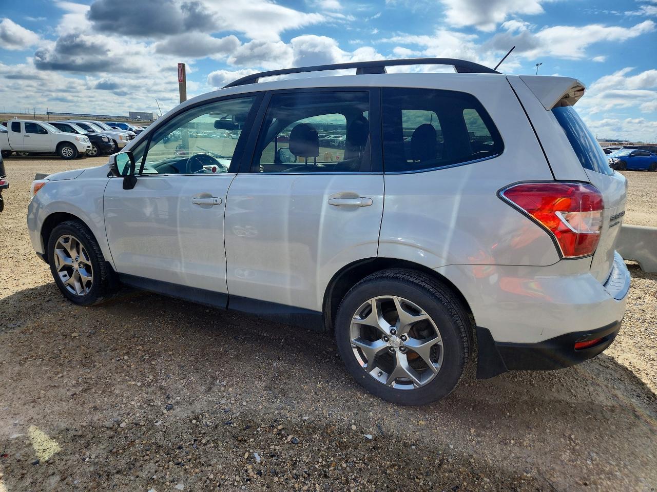 2015 Subaru Forester 2.5i Touring White vin: JF2SJCTC9FH419473