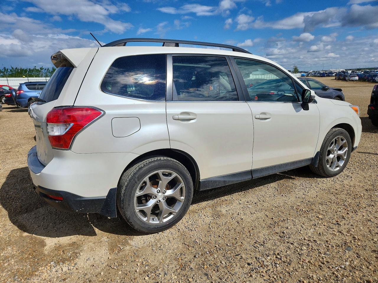2015 Subaru Forester 2.5i Touring White vin: JF2SJCTC9FH419473