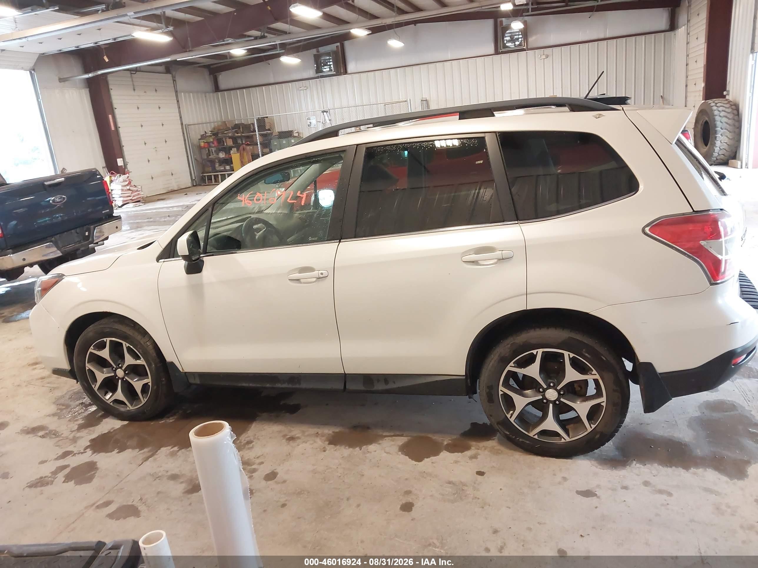 2015 Subaru Forester 2.0xt Premium White vin: JF2SJGDC5FH408900