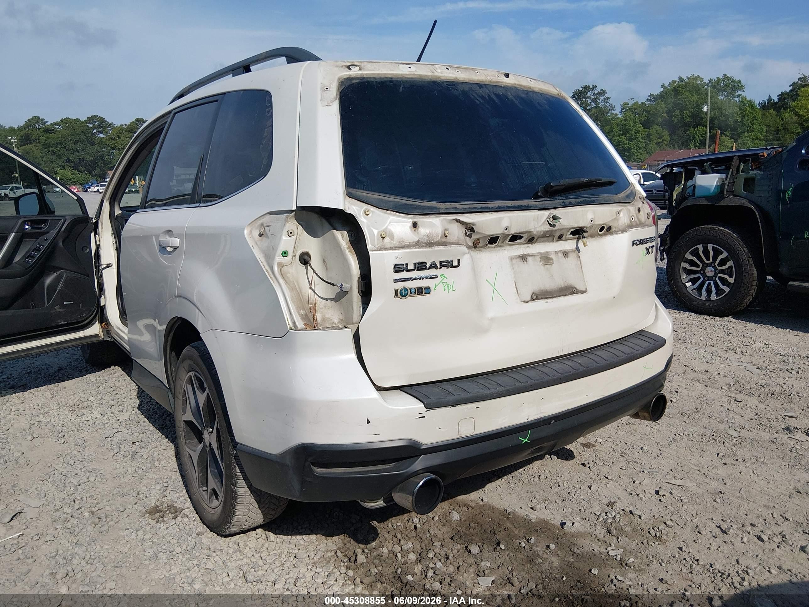 2014 Subaru Forester 2.0xt Touring White vin: JF2SJGPC4EH441171