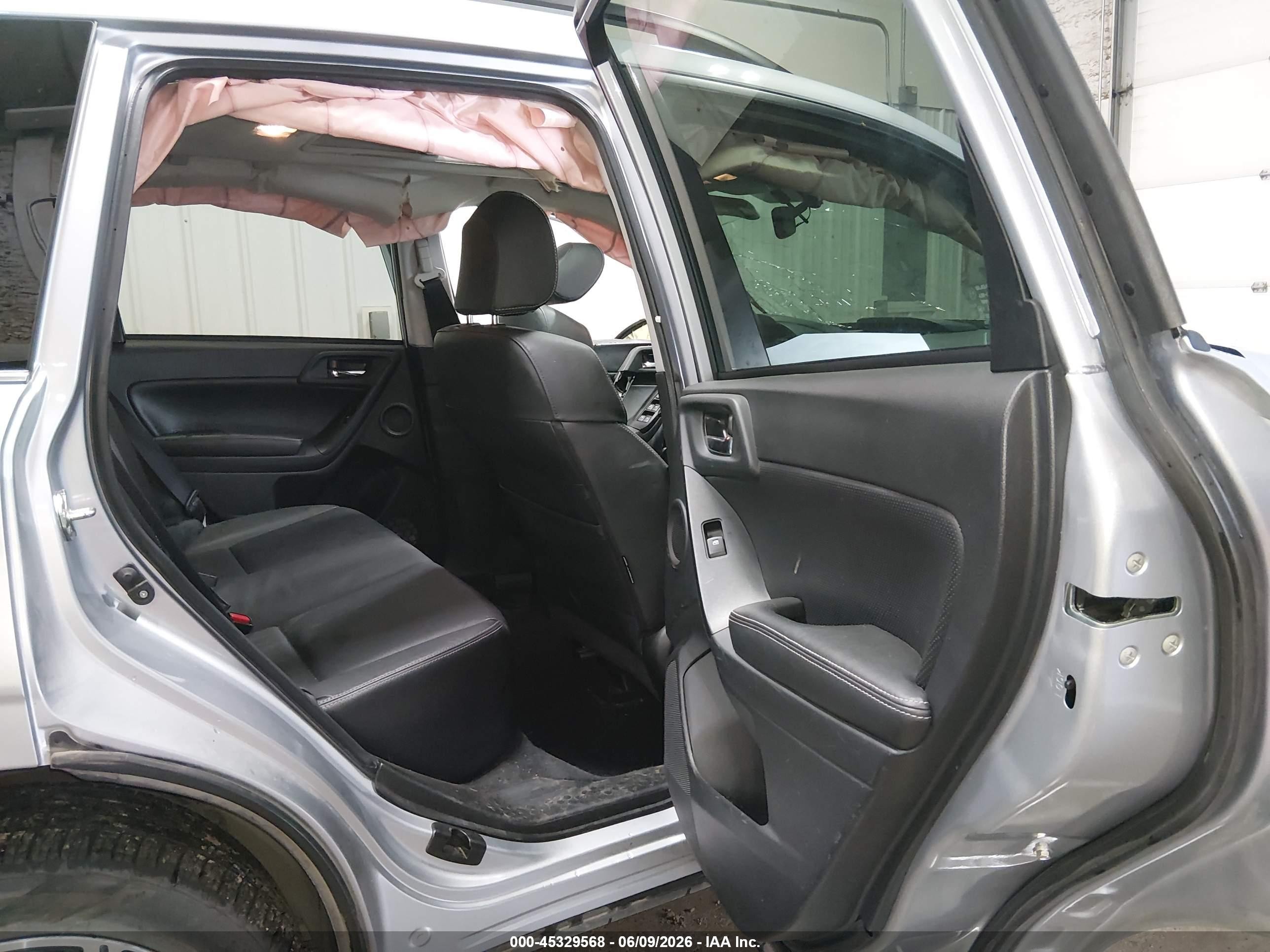 2015 Subaru Forester 2.0xt Touring Серебряный vin: JF2SJGUC8FH402542