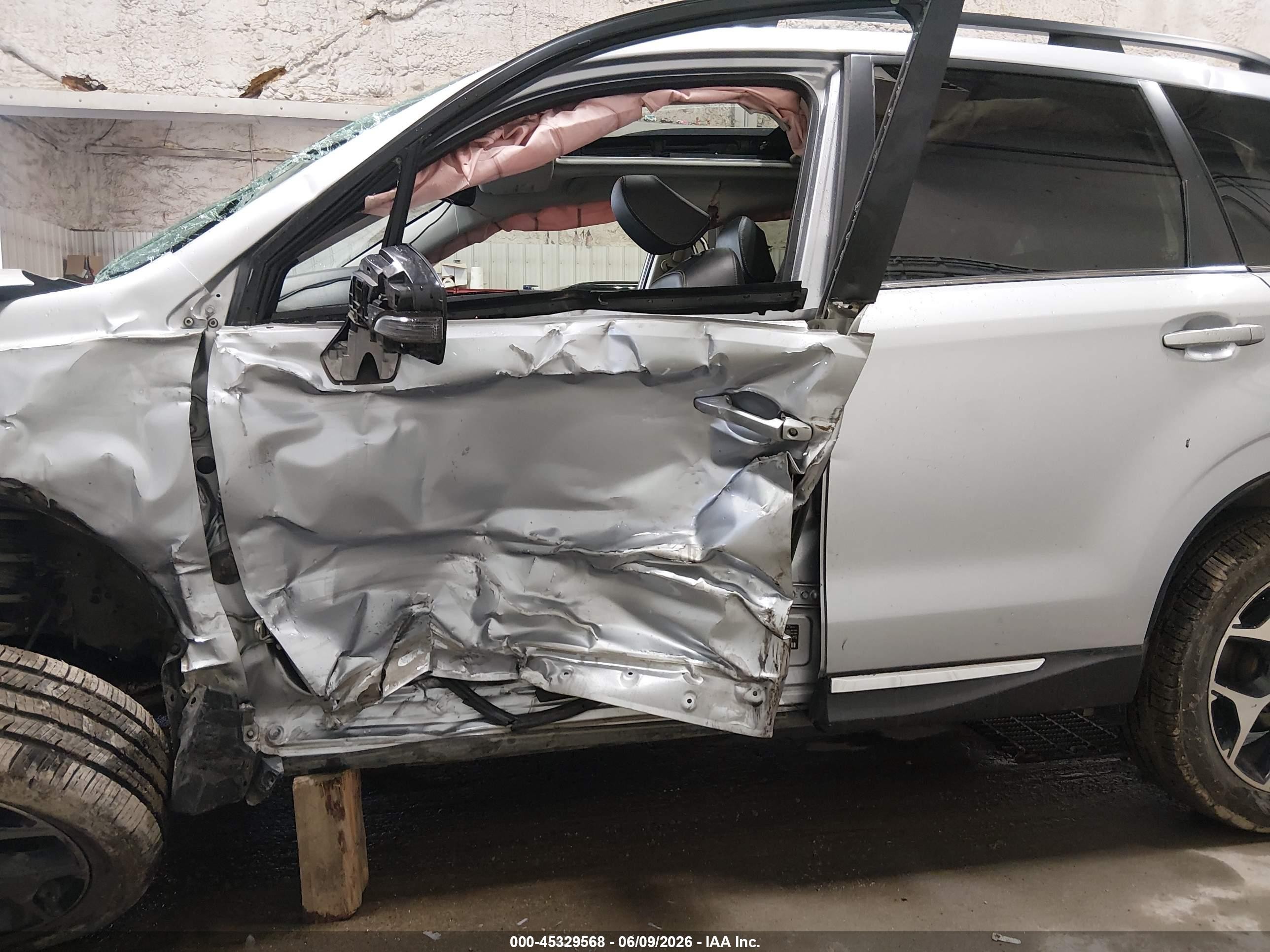 2015 Subaru Forester 2.0xt Touring Серебряный vin: JF2SJGUC8FH402542