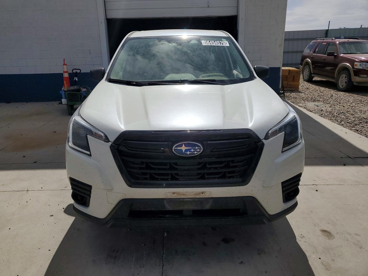 2022 Subaru Forester White vin: JF2SKAACXNH430274