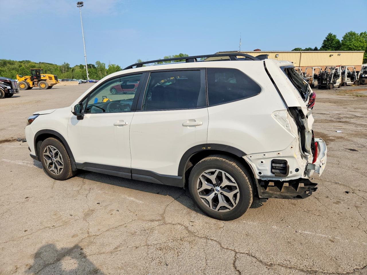 2024 Subaru Forester Premium White vin: JF2SKACC3RH417773