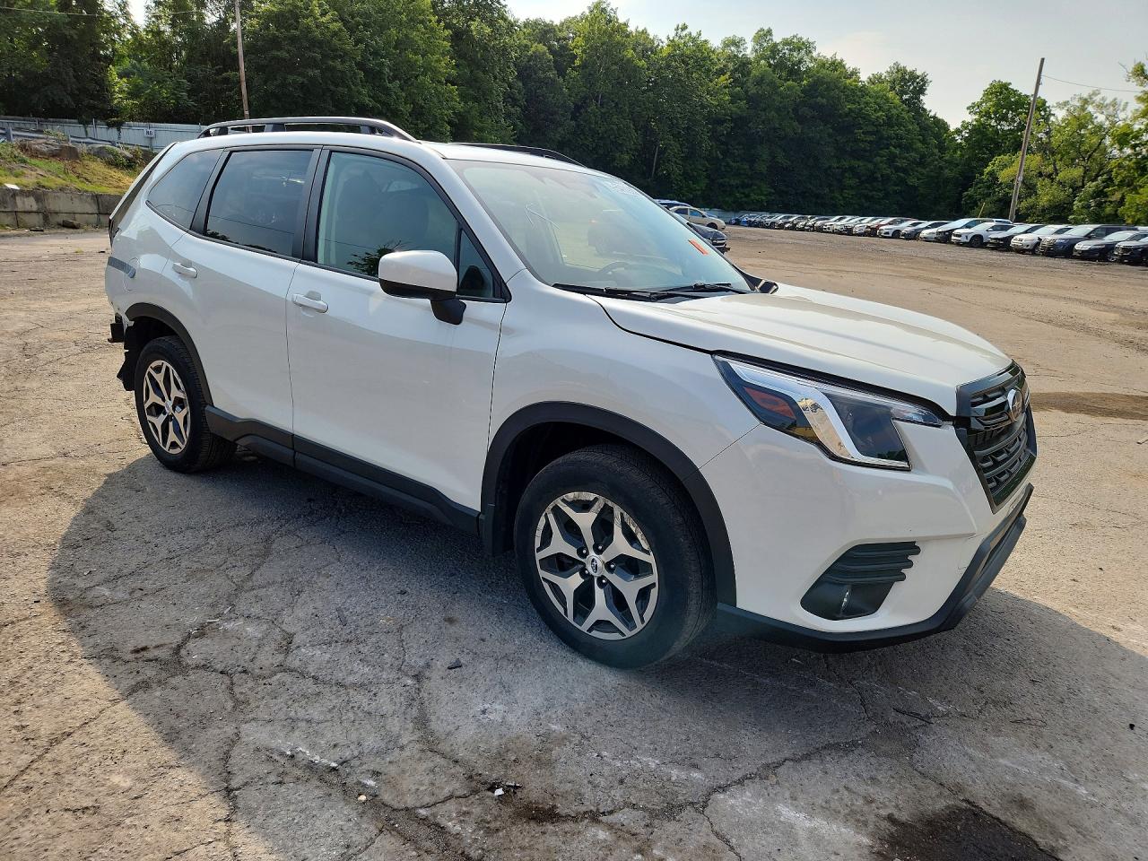 2024 Subaru Forester Premium White vin: JF2SKACC3RH417773