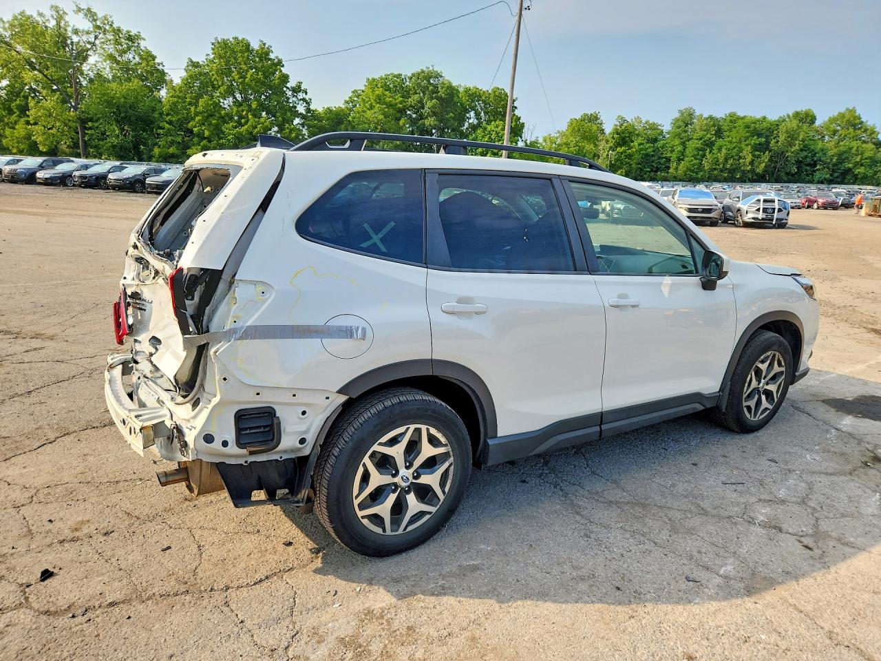2024 Subaru Forester Premium White vin: JF2SKACC3RH417773