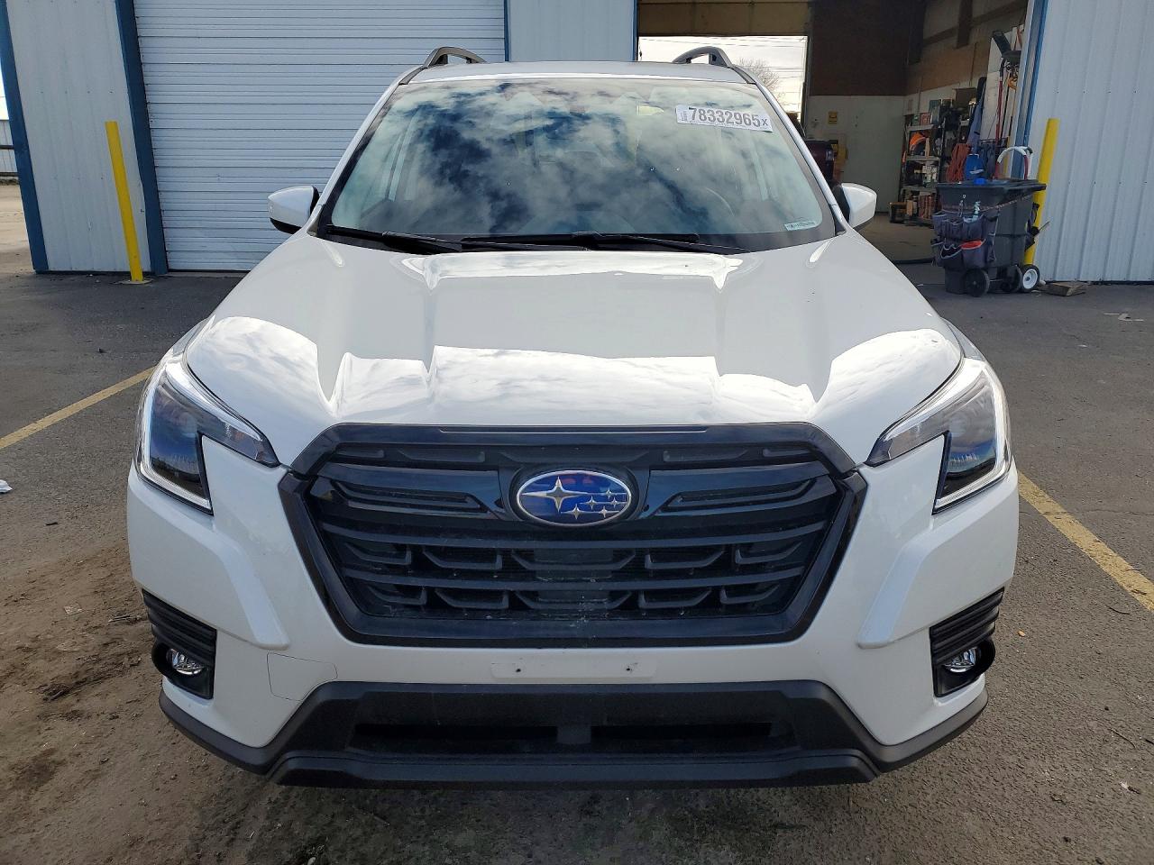 2024 Subaru Forester Premium White vin: JF2SKACC9RH517408