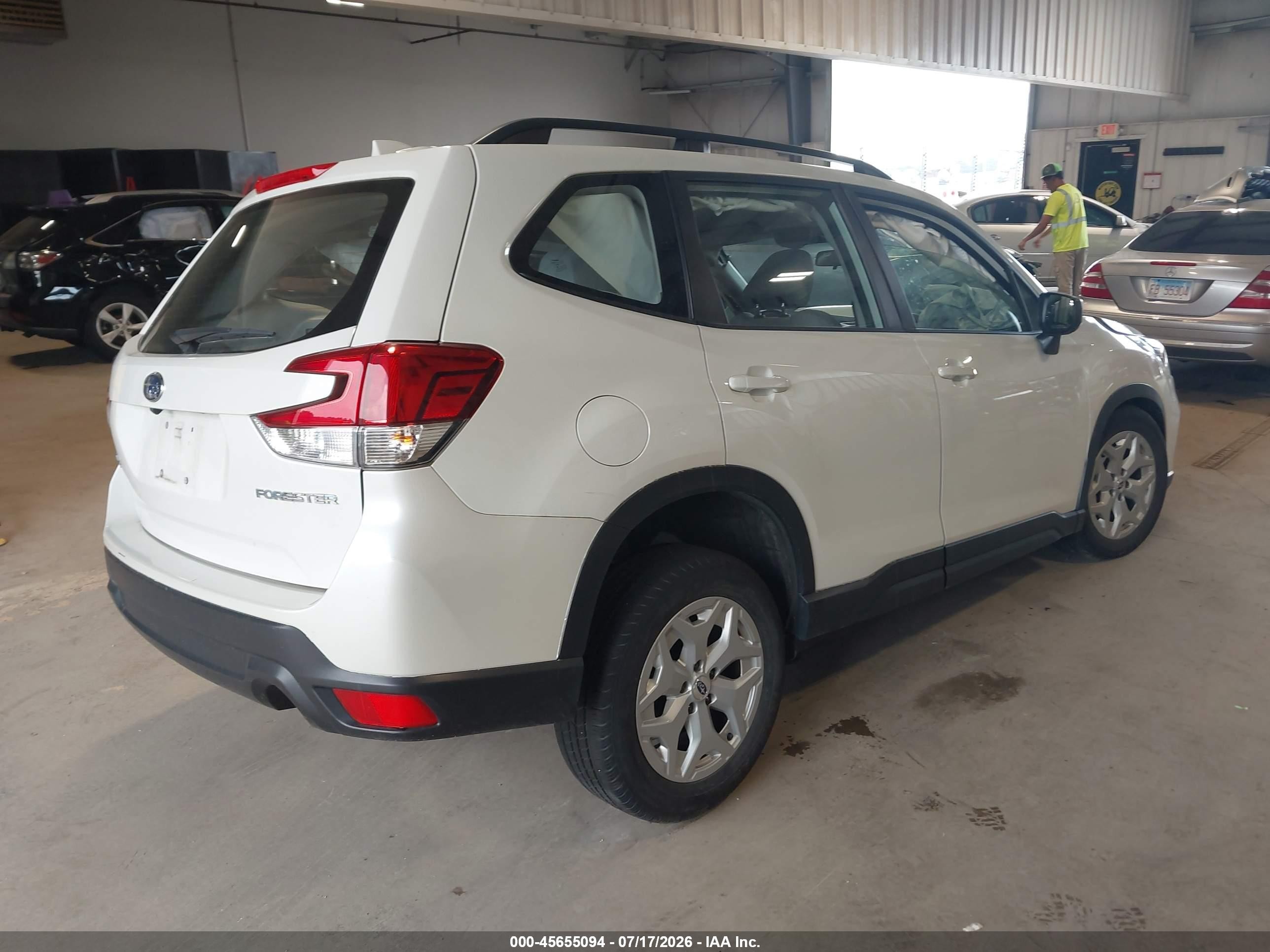 2019 Subaru Forester   White vin: JF2SKACCXKH450548