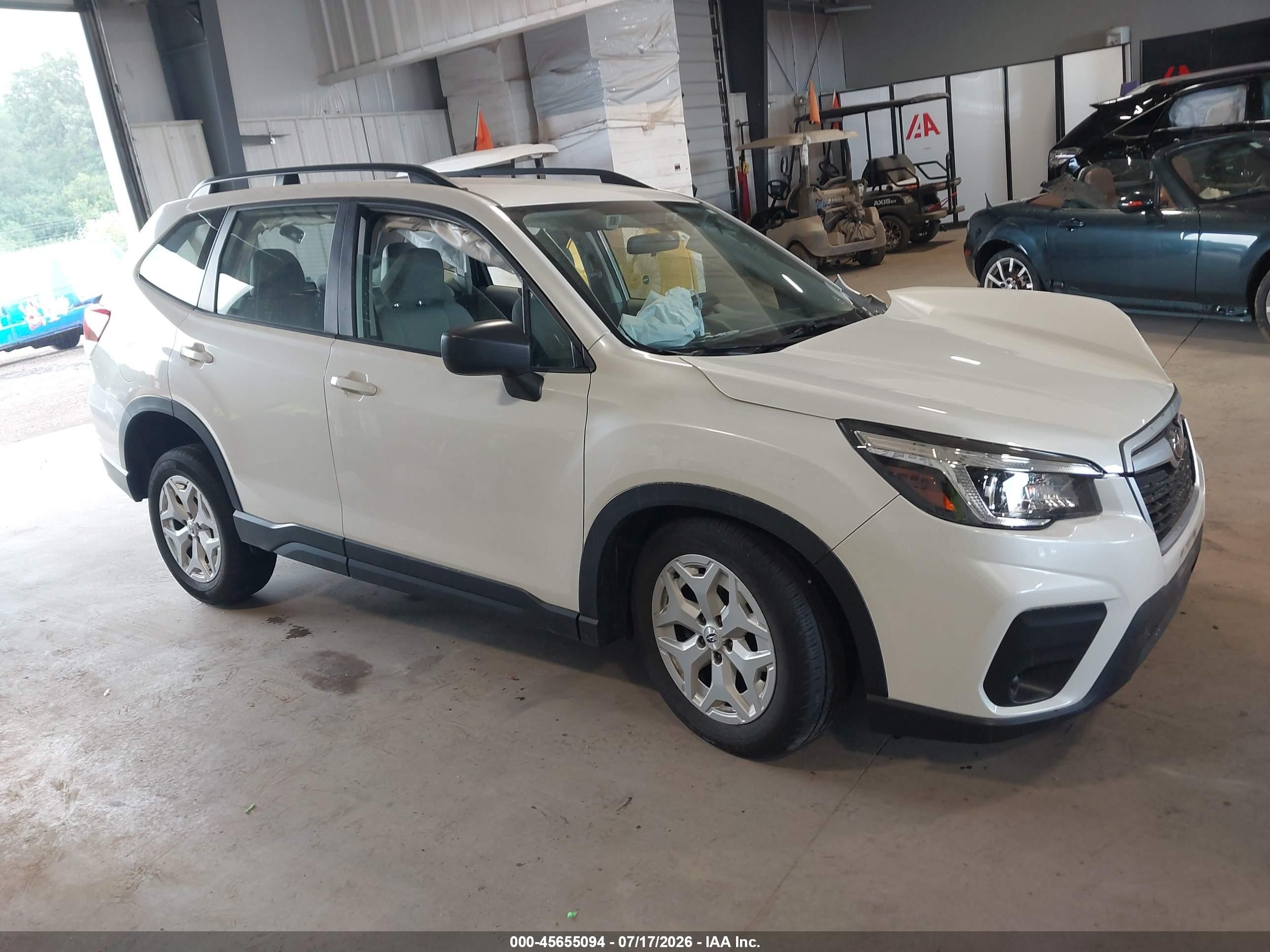 2019 Subaru Forester   White vin: JF2SKACCXKH450548