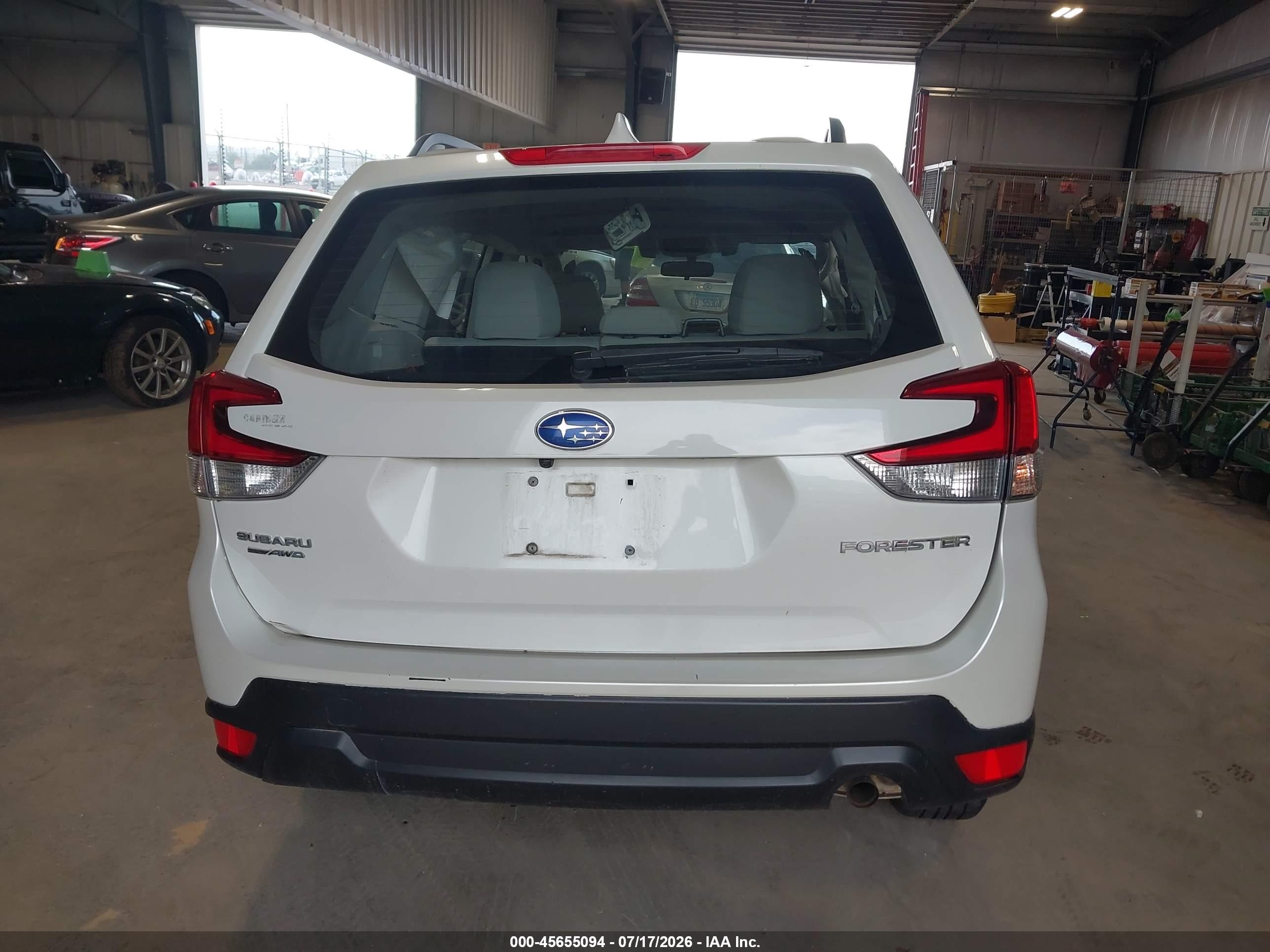 2019 Subaru Forester   White vin: JF2SKACCXKH450548