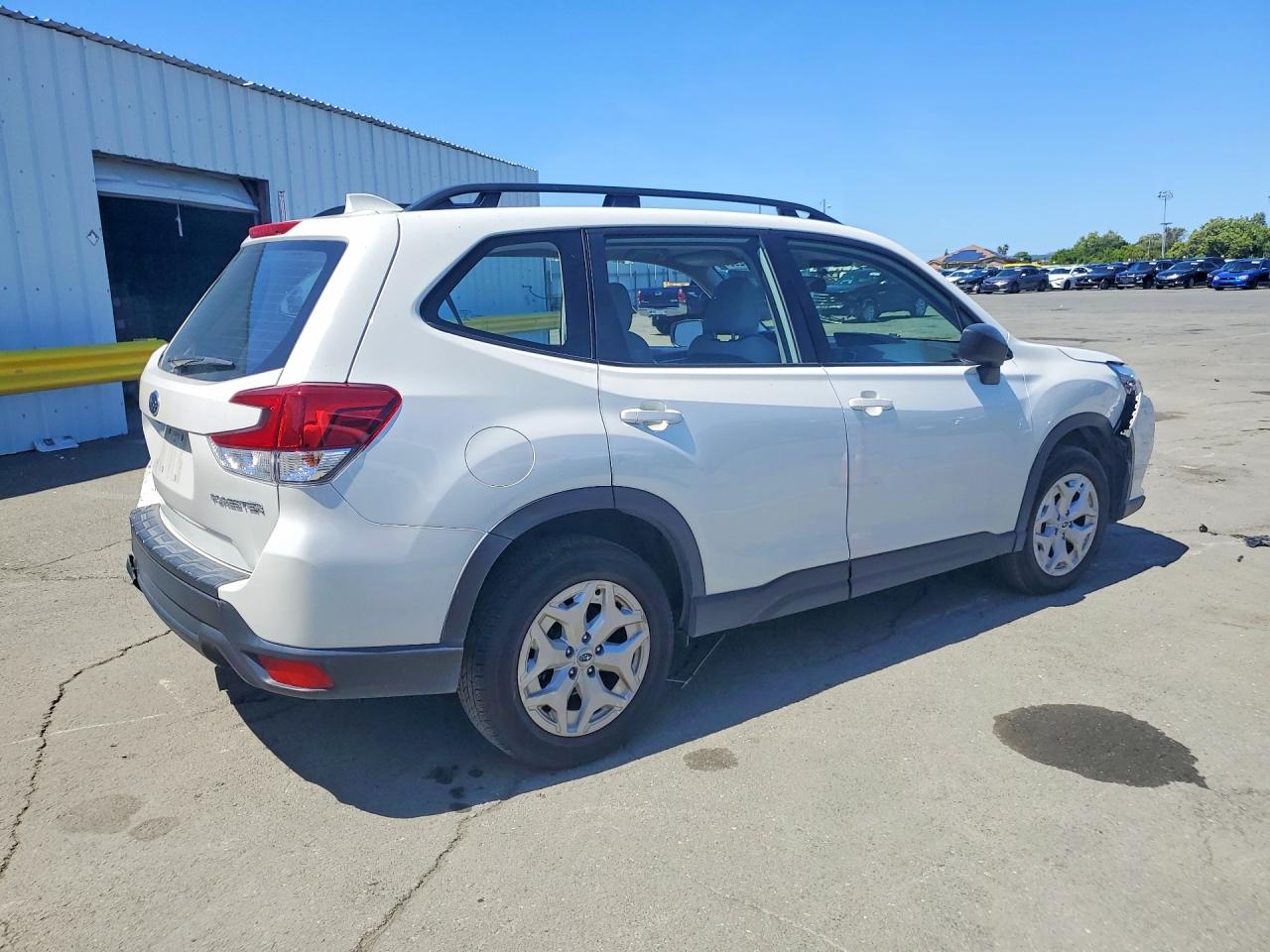 2022 Subaru Forester White vin: JF2SKACCXNH465023