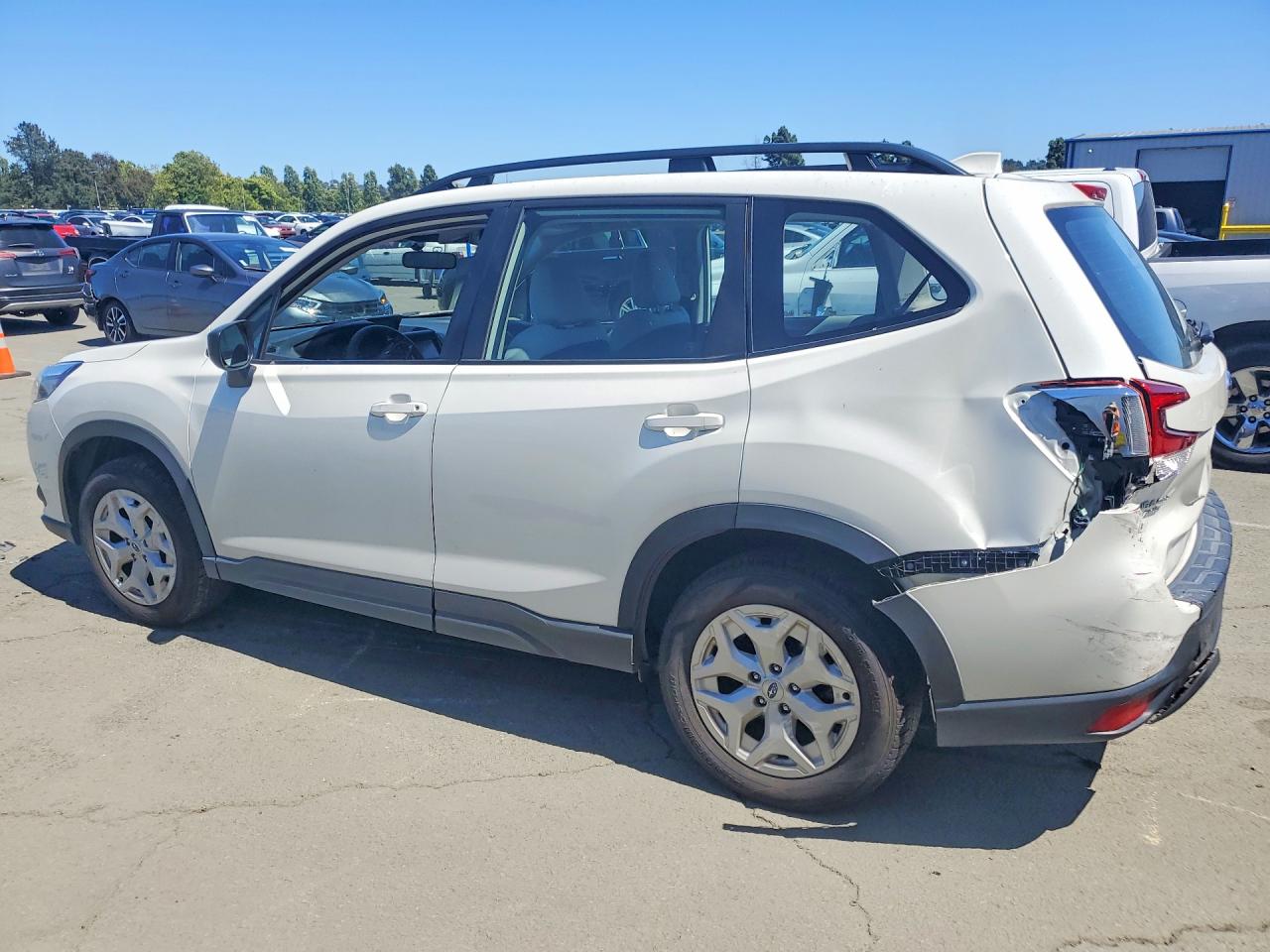 2022 Subaru Forester White vin: JF2SKACCXNH465023