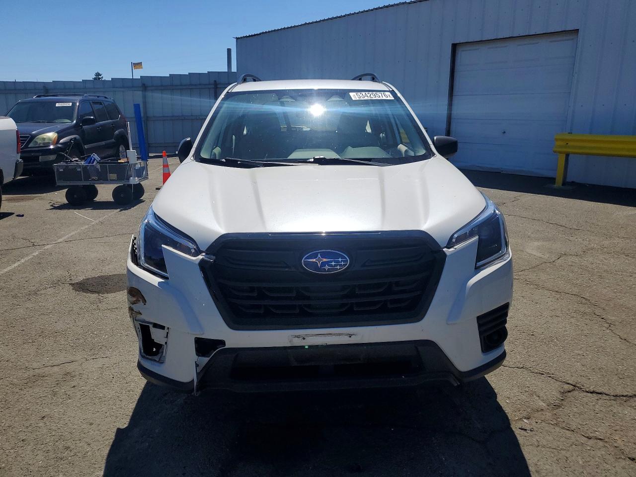 2022 Subaru Forester White vin: JF2SKACCXNH465023