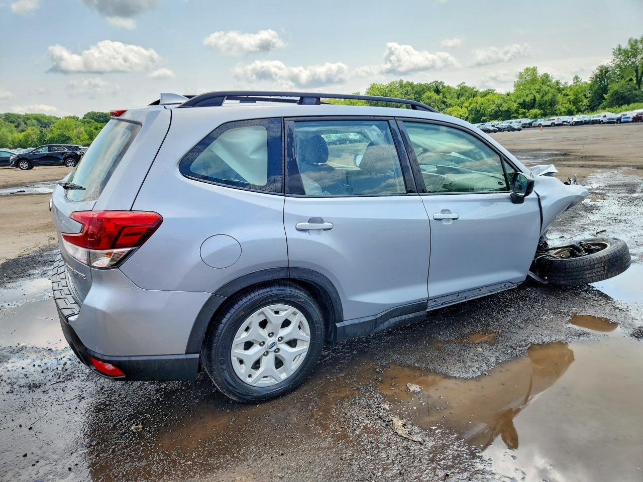 2021 Subaru Forester Silver vin: JF2SKADC0MH418984