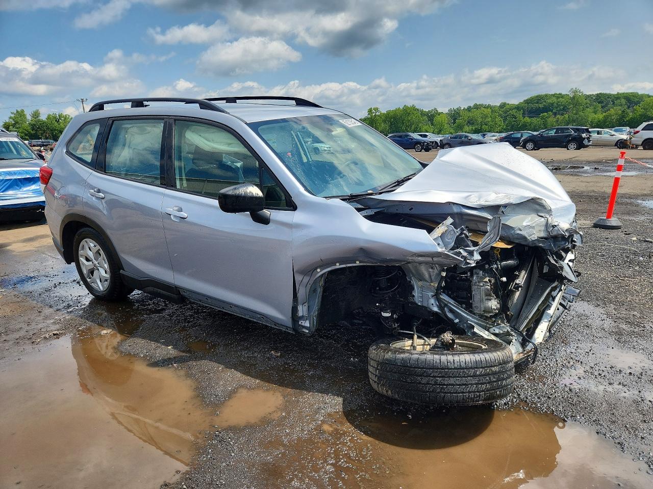 2021 Subaru Forester Silver vin: JF2SKADC0MH418984