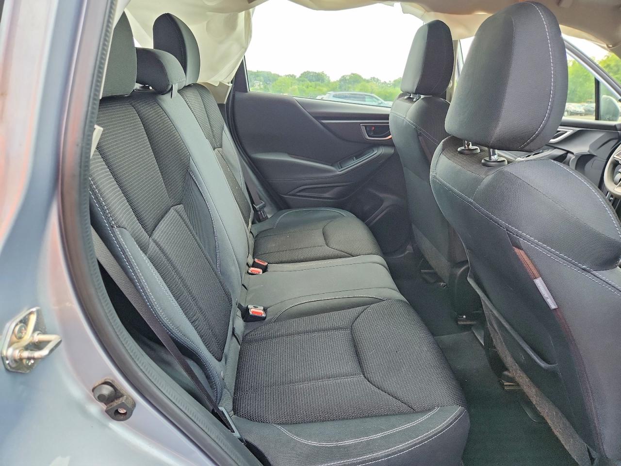 2021 Subaru Forester Silver vin: JF2SKADC0MH418984