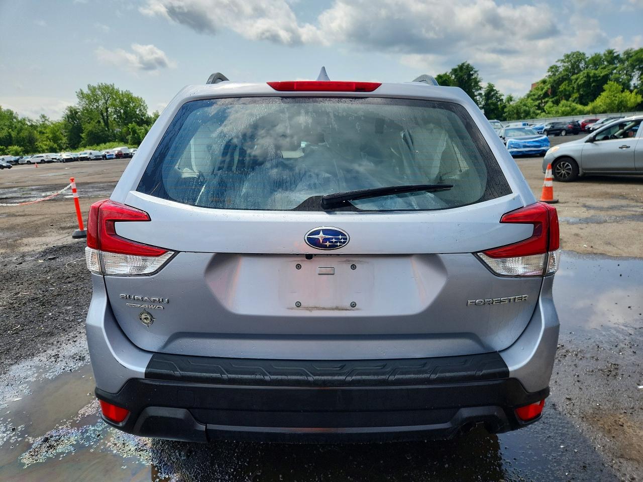 2021 Subaru Forester Silver vin: JF2SKADC0MH418984