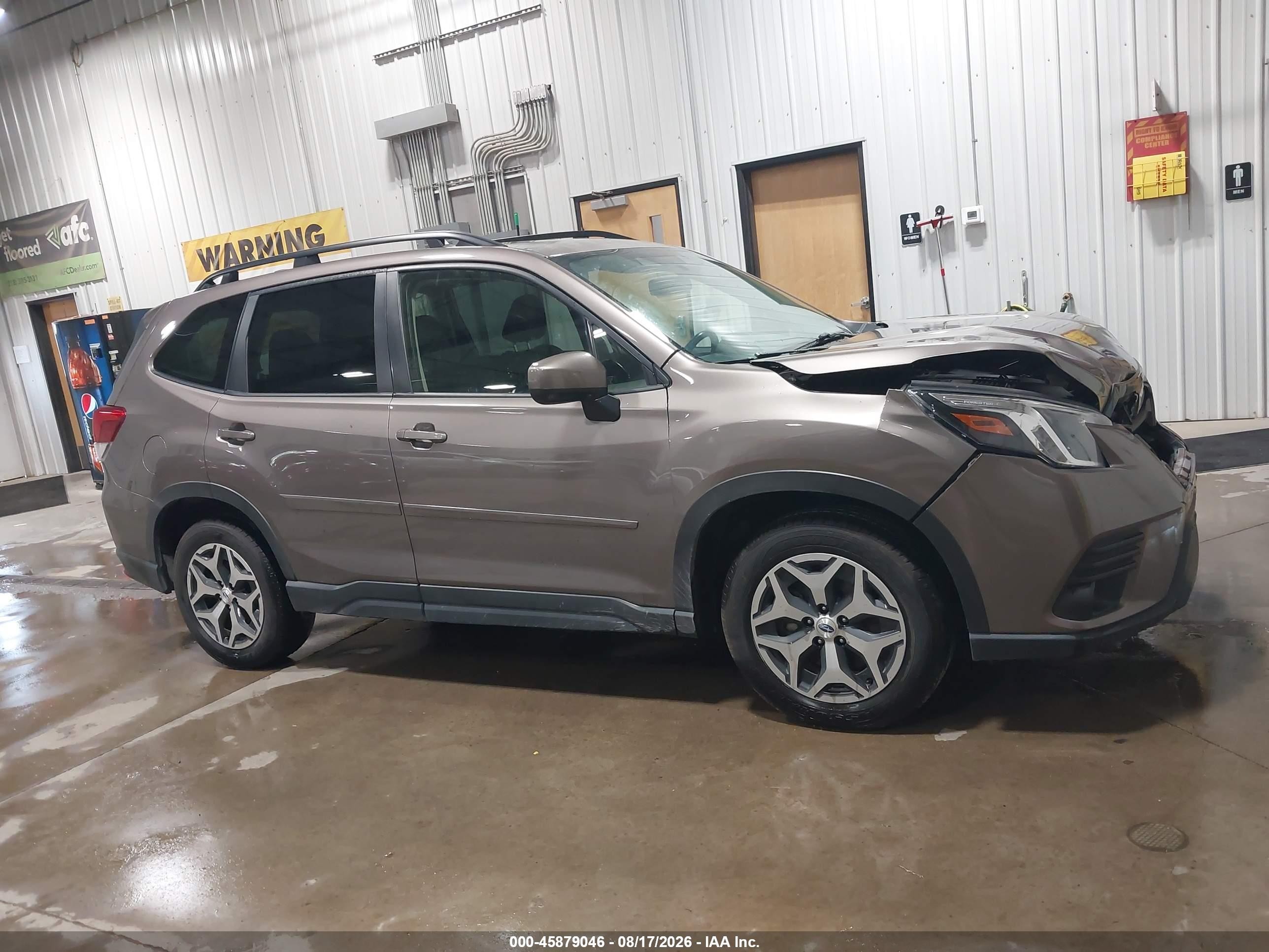 2022 Subaru Forester Premium Brown vin: JF2SKADC0NH426231