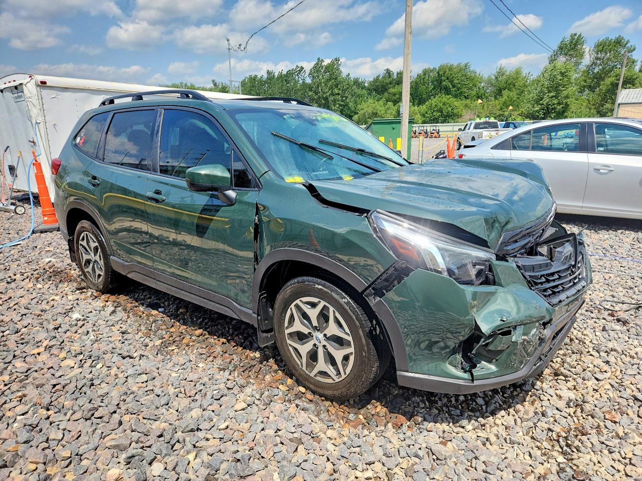 2023 Subaru Forester Premium Green vin: JF2SKADC0PH484214