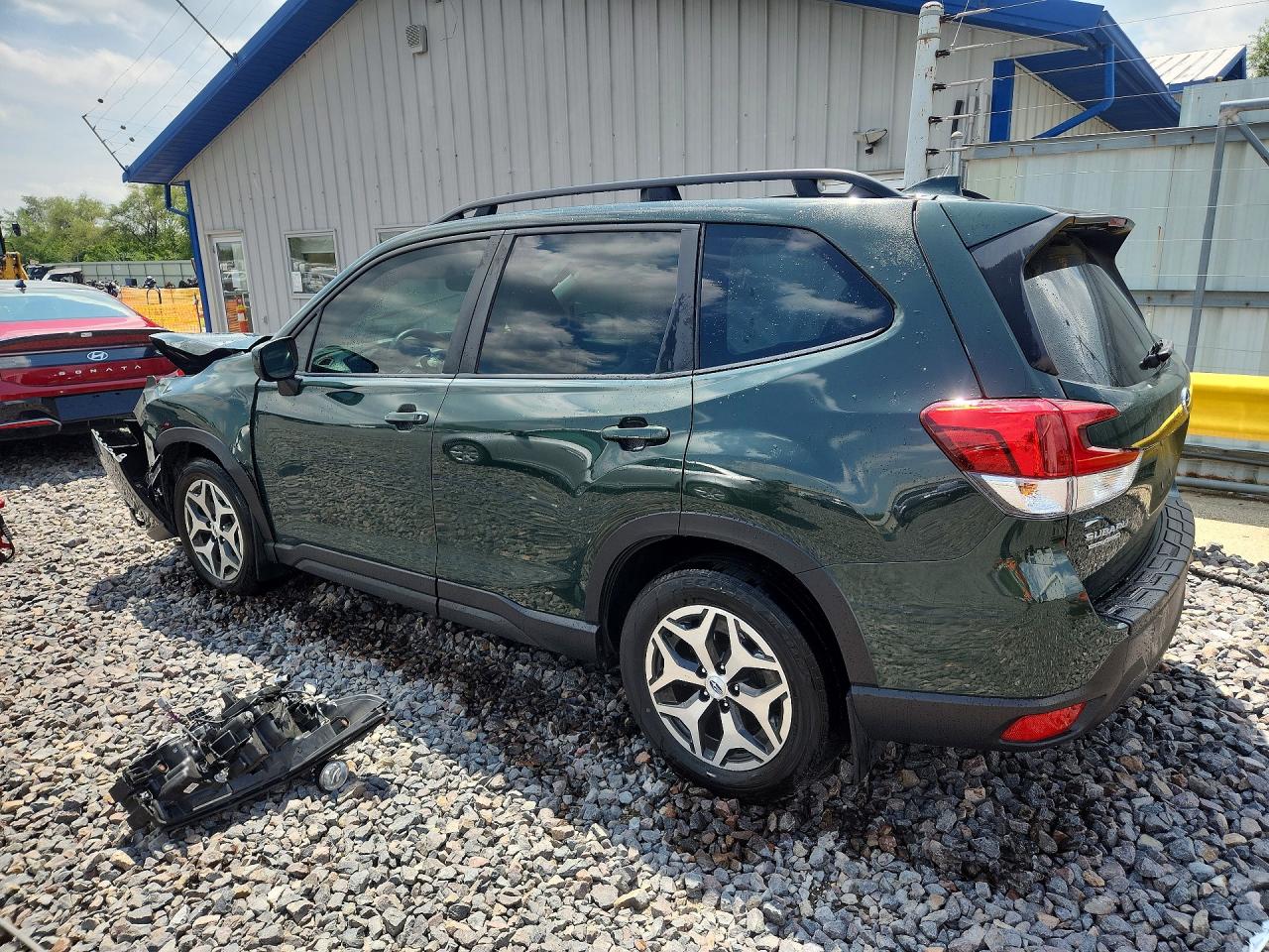 2023 Subaru Forester Premium Green vin: JF2SKADC0PH484214