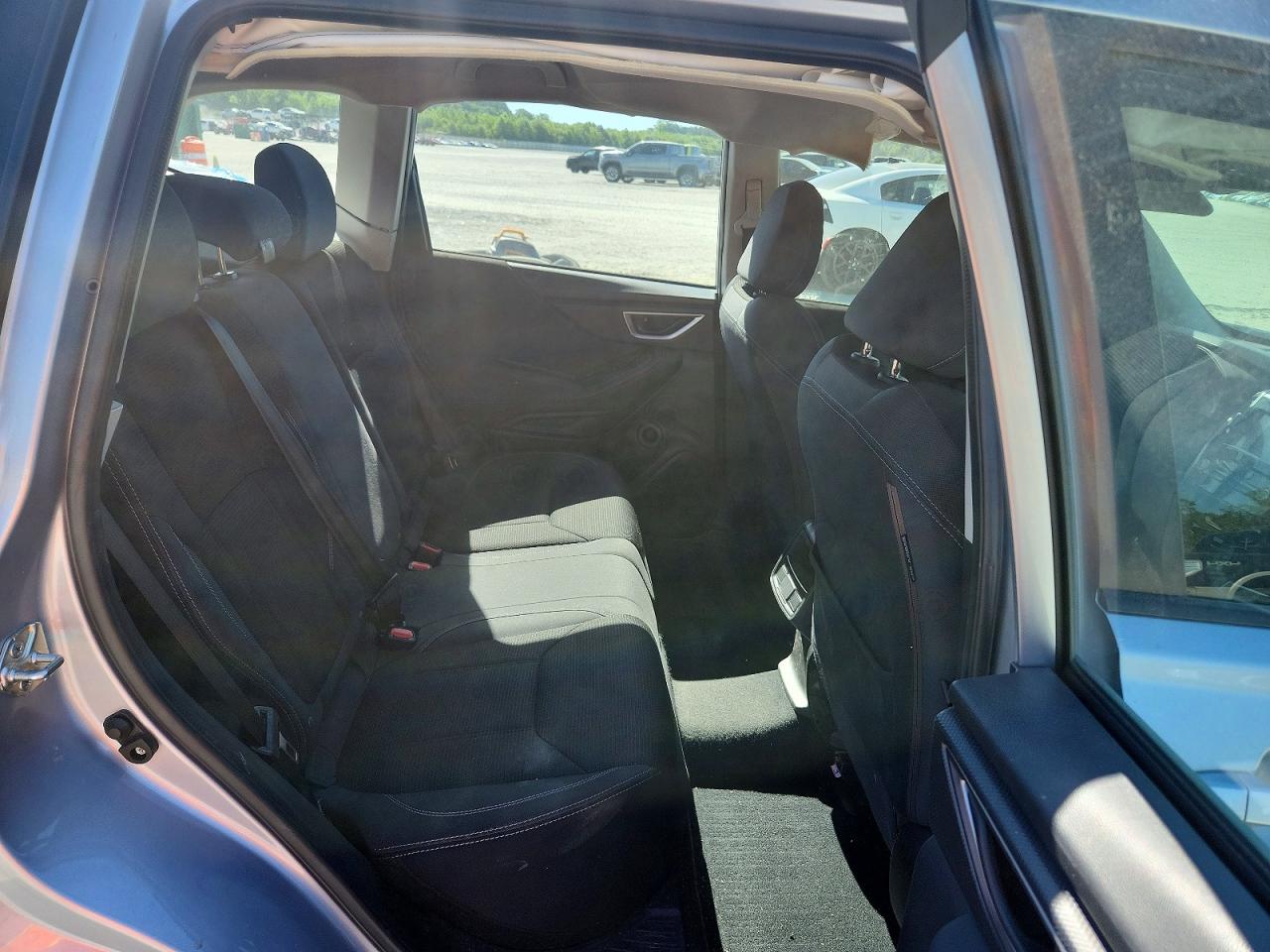 2021 Subaru Forester Серебряный vin: JF2SKADC1MH415365