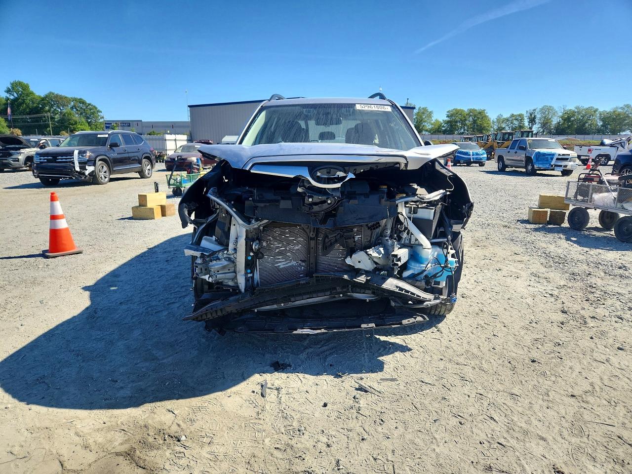 2021 Subaru Forester Серебряный vin: JF2SKADC1MH415365