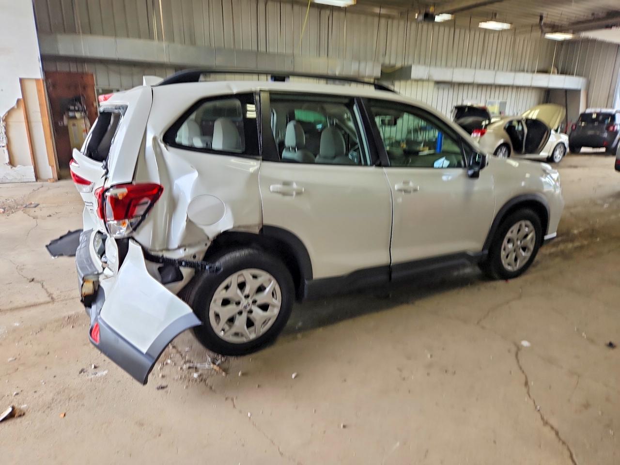 2021 Subaru Forester White vin: JF2SKADC2MH424835