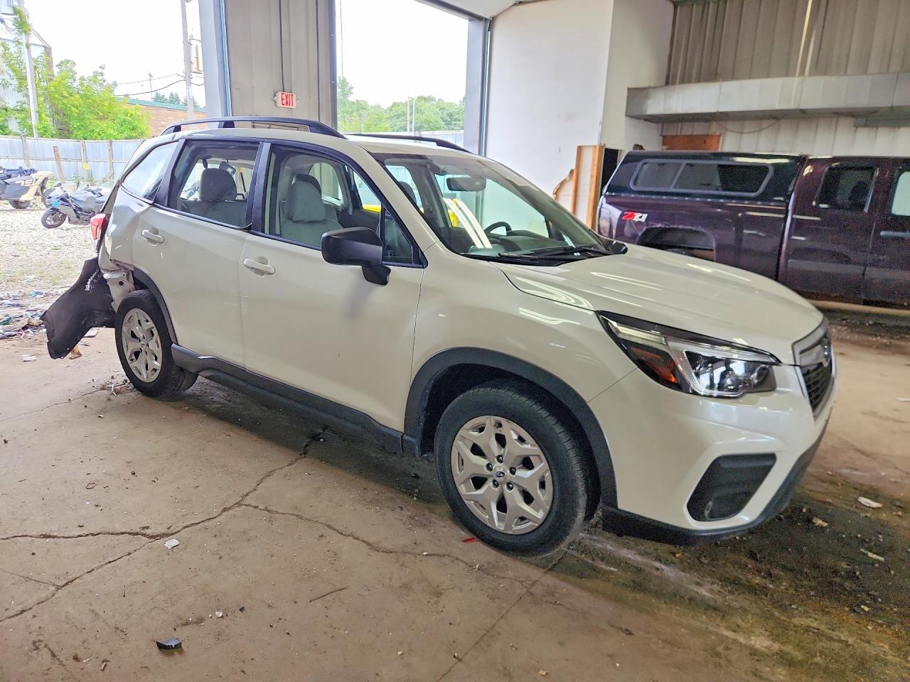 2021 Subaru Forester White vin: JF2SKADC2MH424835