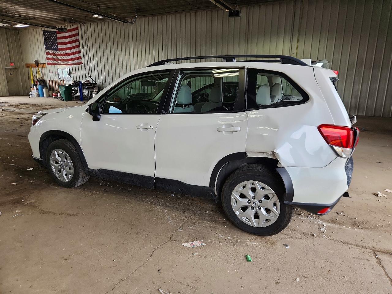 2021 Subaru Forester White vin: JF2SKADC2MH424835