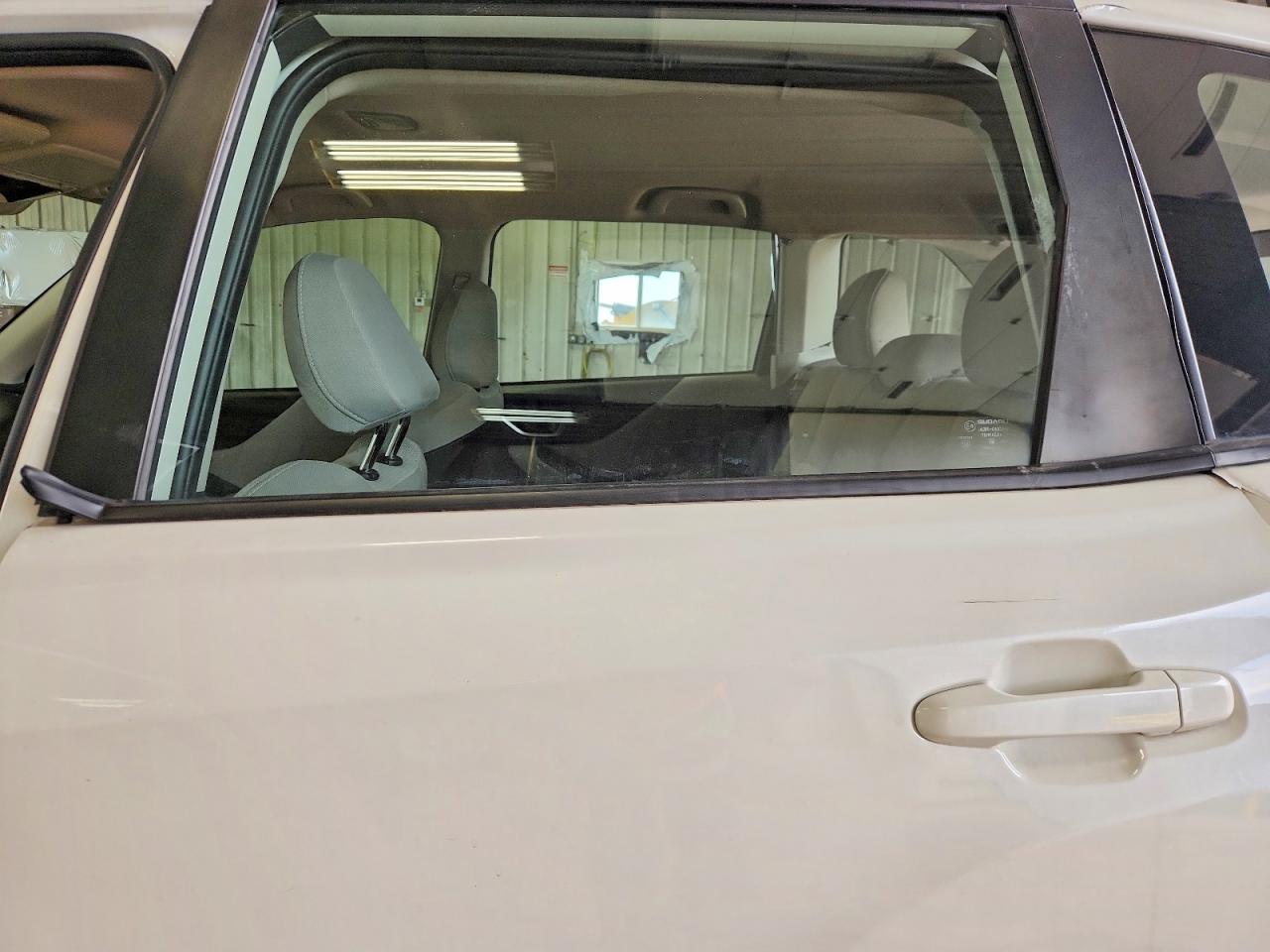 2021 Subaru Forester White vin: JF2SKADC2MH424835