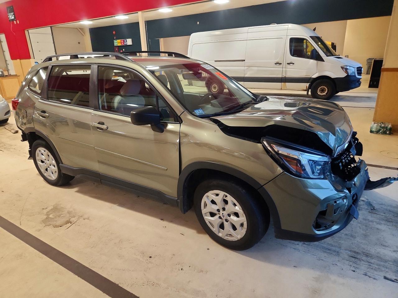 2021 Subaru Forester Green vin: JF2SKADC3MH569141
