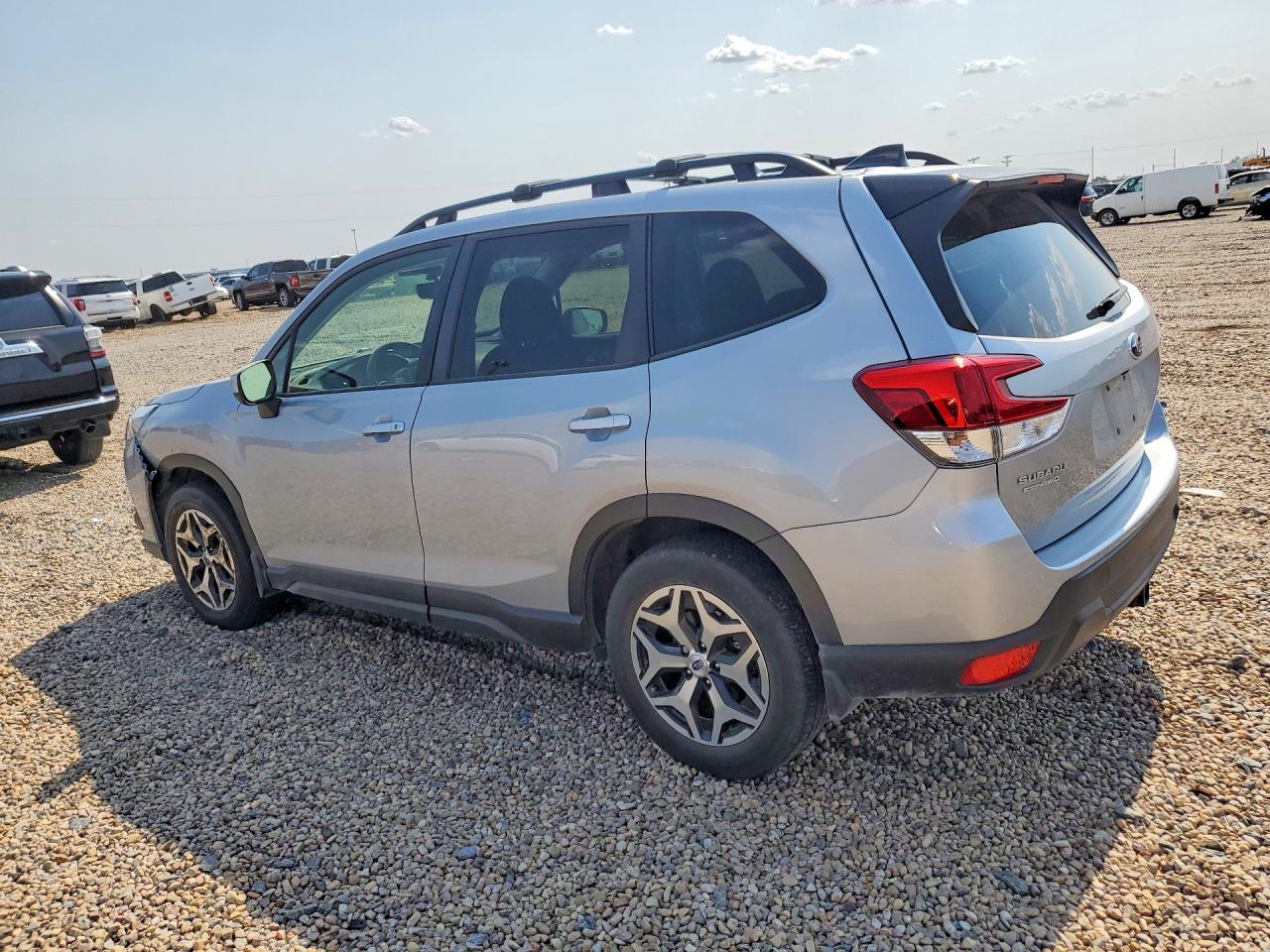 2024 Subaru Forester Premium Silver vin: JF2SKADC4RH505570