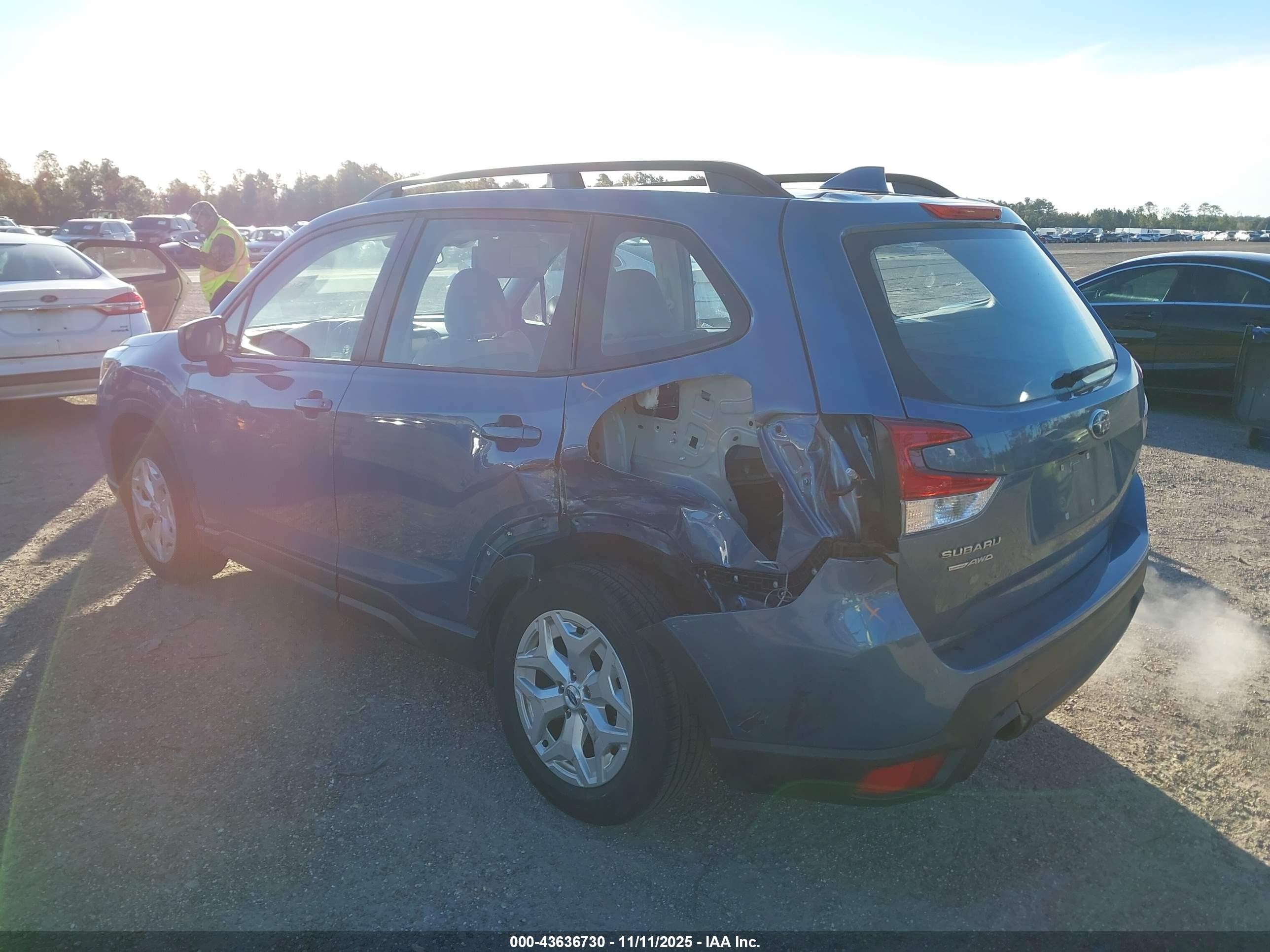 2021 Subaru Forester   Синий vin: JF2SKADC5MH484513