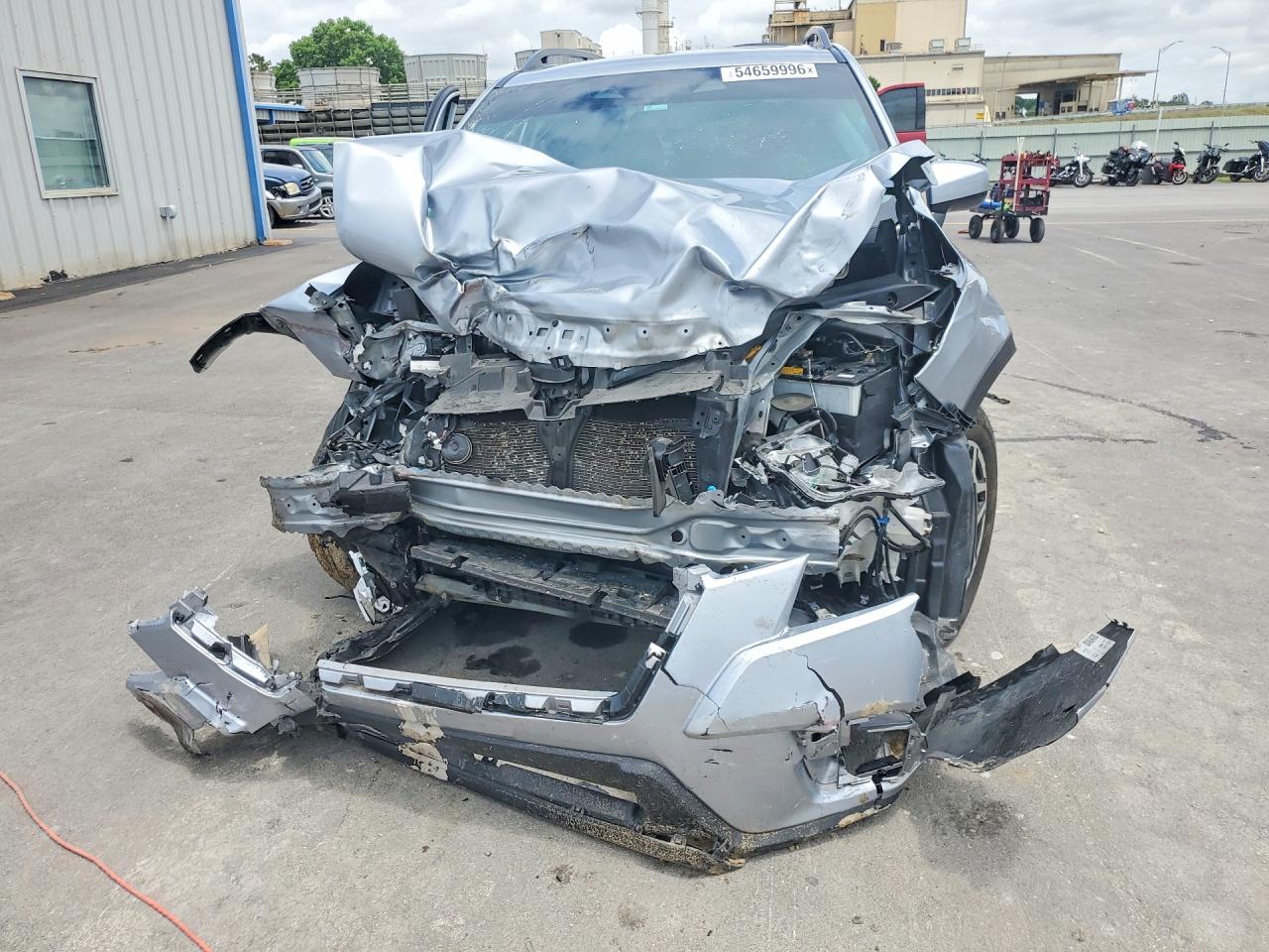 2022 Subaru Forester Premium Серебряный vin: JF2SKADC5NH465896