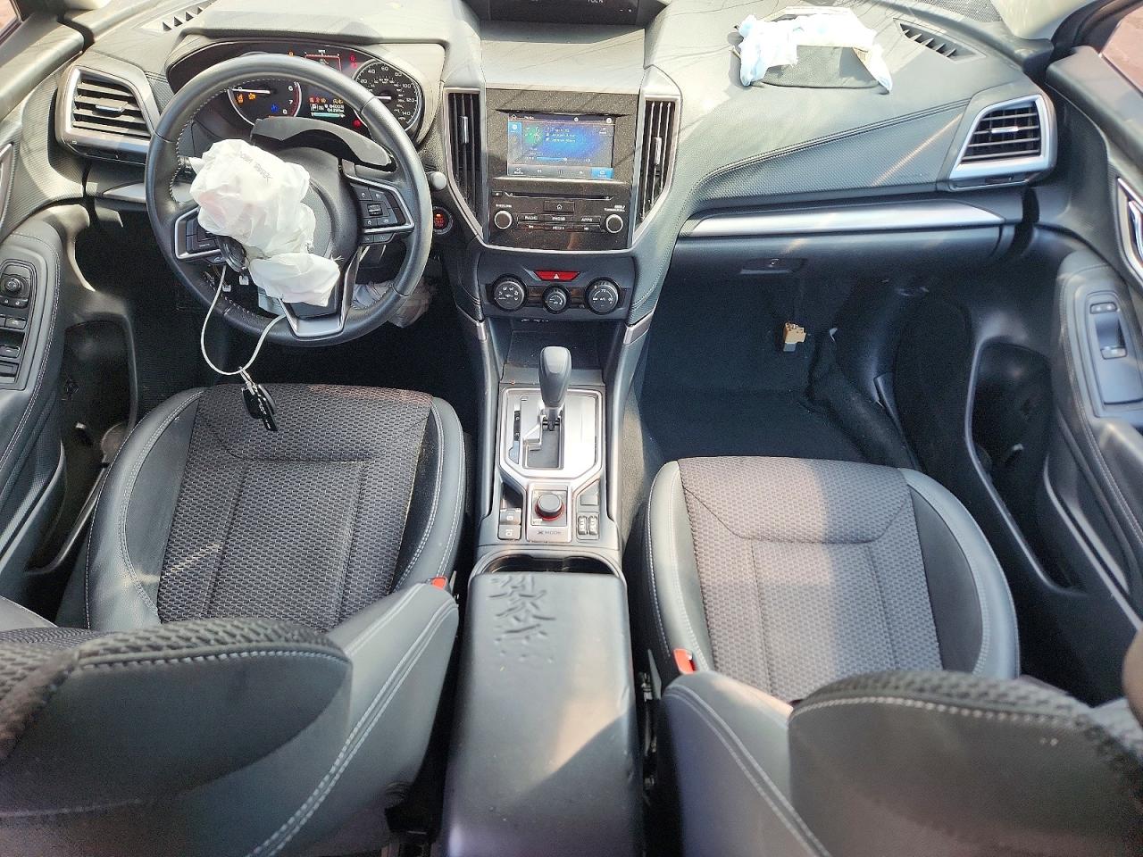 2022 Subaru Forester Premium Серебряный vin: JF2SKADC5NH465896