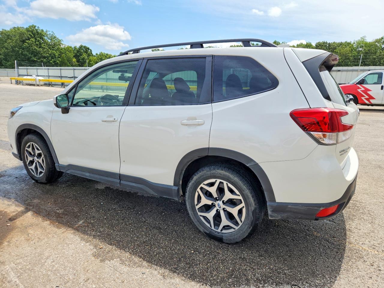 2023 Subaru Forester Premium White vin: JF2SKADC5PH448583