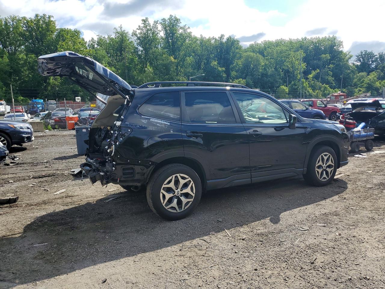 2024 Subaru Forester Premium Black vin: JF2SKADC8RH510044