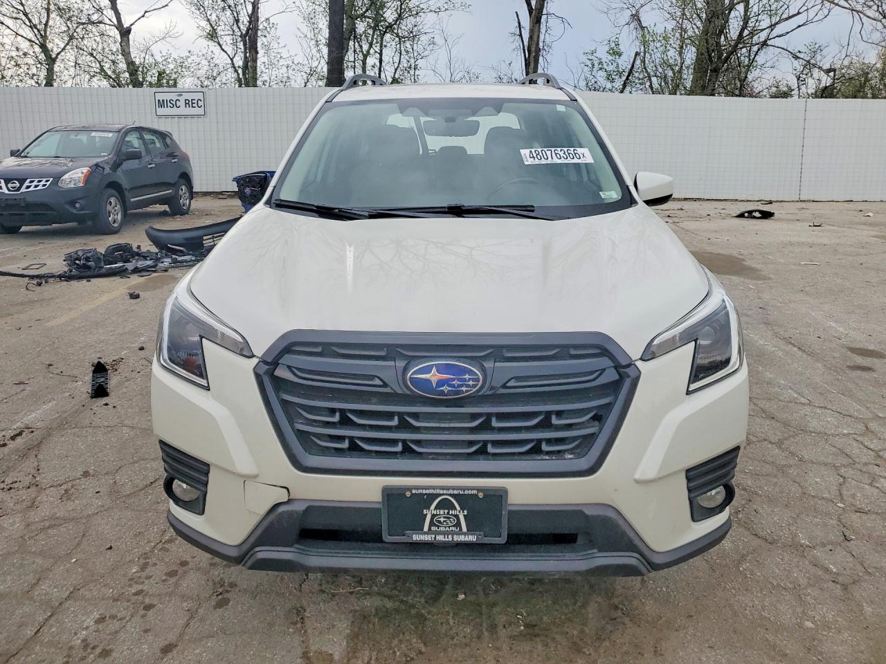 2022 Subaru Forester Premium White vin: JF2SKADCXNH407928