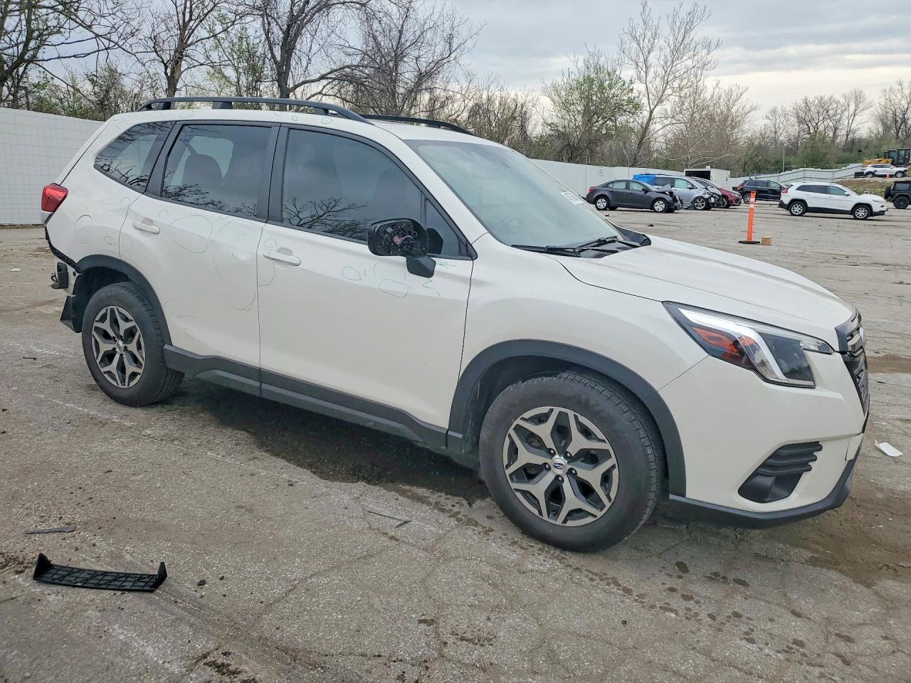2022 Subaru Forester Premium White vin: JF2SKADCXNH407928