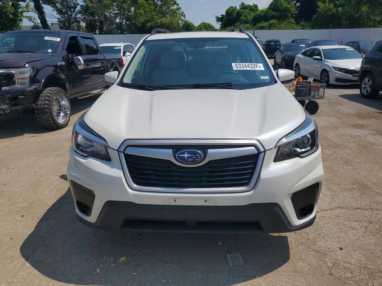 2019 Subaru Forester Premium Белый vin: JF2SKAEC0KH511483