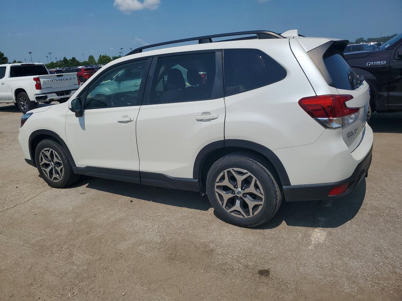 2019 Subaru Forester Premium Белый vin: JF2SKAEC0KH511483
