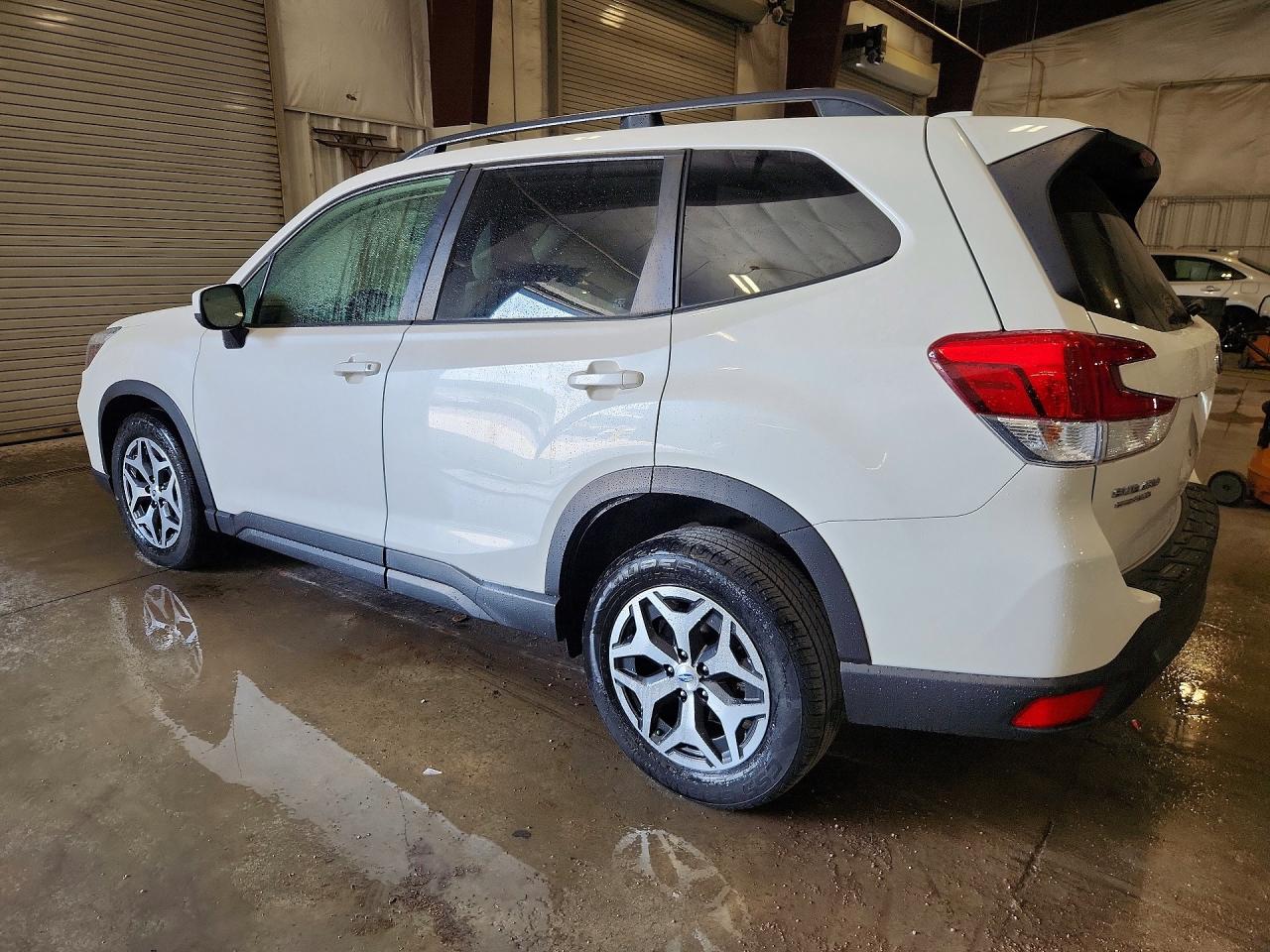 2019 Subaru Forester Premium White vin: JF2SKAEC1KH539132