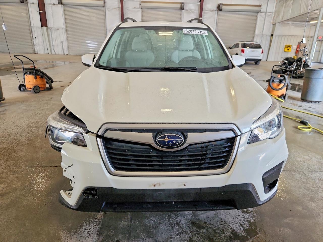 2019 Subaru Forester Premium White vin: JF2SKAEC1KH539132
