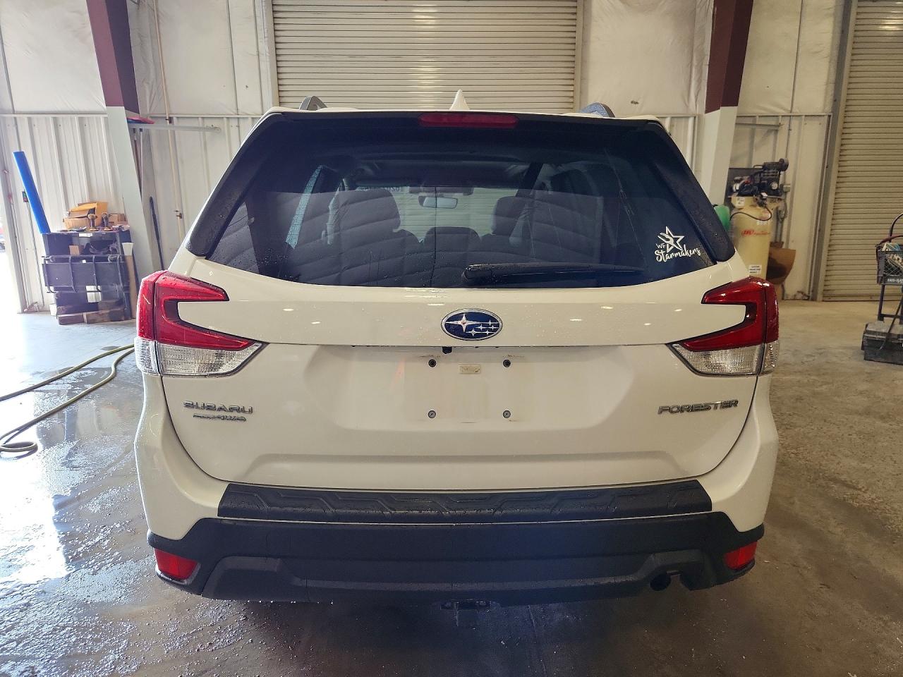 2019 Subaru Forester Premium White vin: JF2SKAEC1KH539132