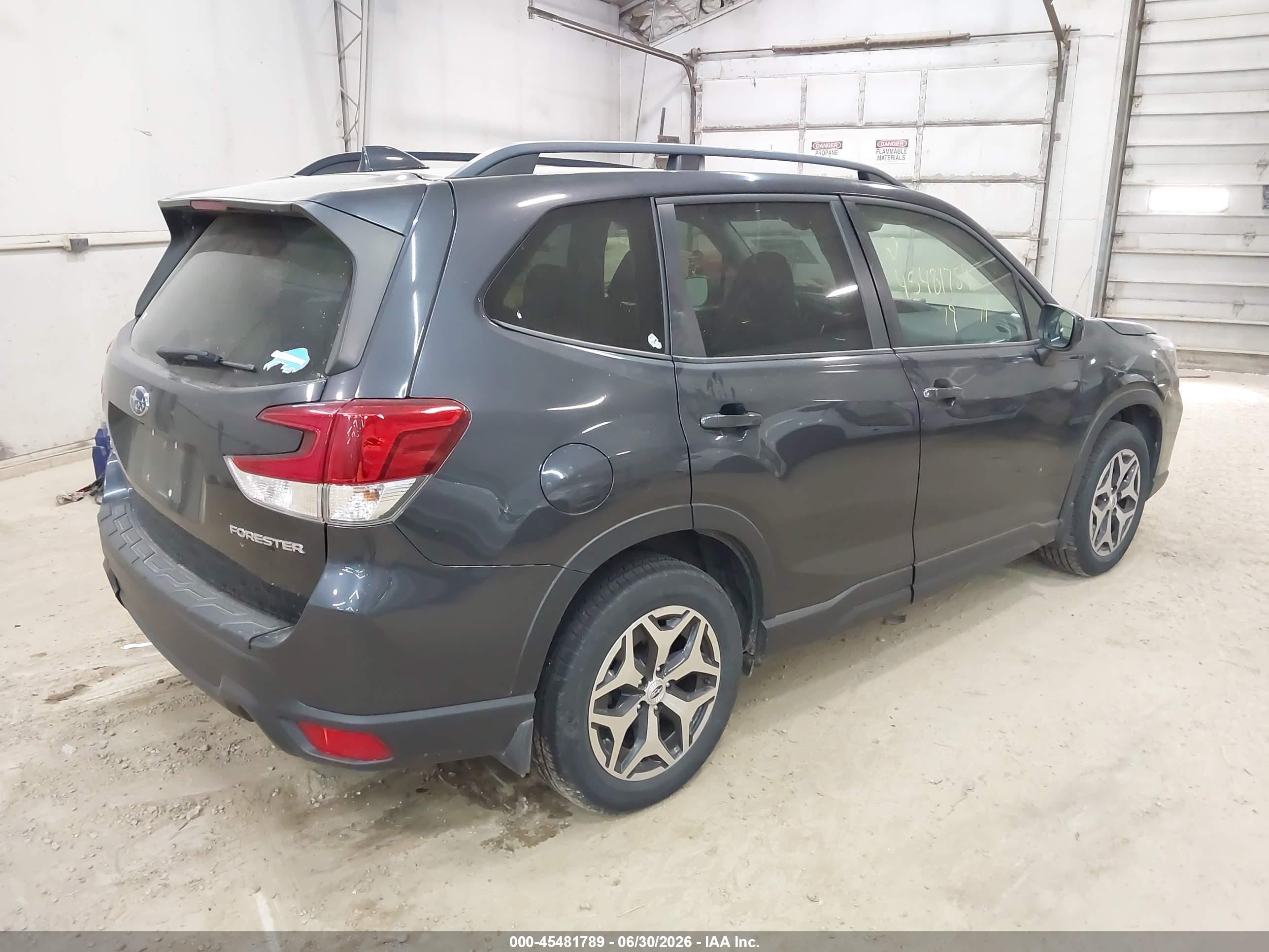2019 Subaru Forester Premium Black vin: JF2SKAEC3KH411345